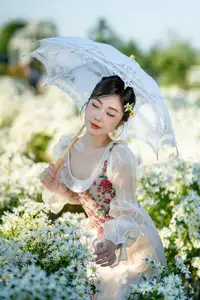 VGU No.191 1000024575: A Girl's Gentle Charm Amidst Pristine White Daisies in Winter.-14