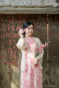 Vietnamese Ao Dai Charm: Traditional Beauty Embraced by Youthful Grace 1000024725-6