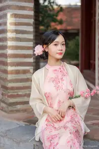 Vietnamese Ao Dai Charm: Traditional Beauty Embraced by Youthful Grace 1000024725-10