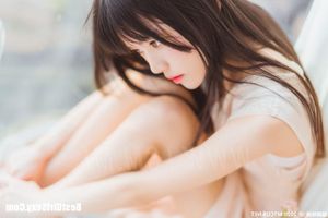 MTYH Vol.226 Girl by the Window: Serene Beauty in Soft Morning Light-25