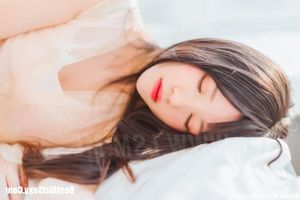 MTYH Vol.226 Girl by the Window: Serene Beauty in Soft Morning Light-11