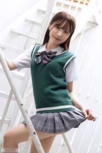 Eren Sora Shines in Graphis Gals Be Yourself Vol.3: Captivating Natural Youthful Charm-4