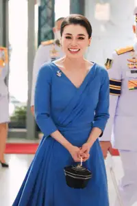 Queen Suthida of Thailand: An Icon of Elegant Fashion Blending Tradition and Modernity-5