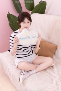 BoBoSocks Chinese Model No.556 Xiangcai: Youthful Casual Style with Striped Top, Shorts, Canvas Shoes & White Socks-10