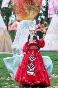 Ethnic Woman in Vibrant Traditional Attire 1000024497-16