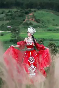 Ethnic Woman in Vibrant Traditional Attire 1000024497-0