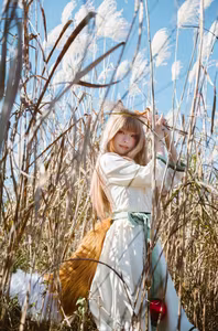 Coser Ely_eee: Enchanting 'Wolf and Breeze' Cosplay amidst Golden Fields | Artistic View-24