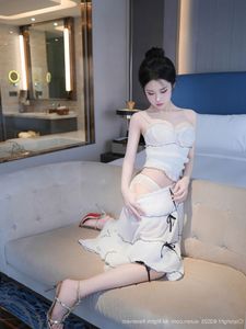 XiuRen No.10310 Nai Fu Jiang EVA: Mesmerizing Long Legs in a Luxurious Setting-28