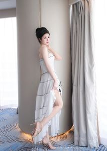 XiuRen No.10310 Nai Fu Jiang EVA: Mesmerizing Long Legs in a Luxurious Setting-7
