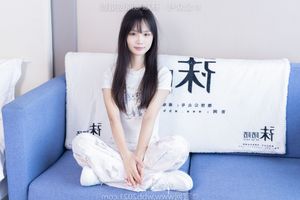 BoBoSocks: Elegant Chinese Model No.550 in White Sneakers Style-5