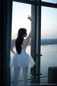 Ruan Qing XuiRen No.10575: Captivating Grace in a Pristine White Ballet Ensemble-25