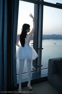 Ruan Qing XuiRen No.10575: Captivating Grace in a Pristine White Ballet Ensemble-7
