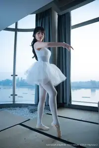 Ruan Qing XuiRen No.10575: Captivating Grace in a Pristine White Ballet Ensemble-24