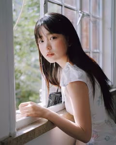 VGU No.94: Discover Elegant Beauty in Natural Light, An Expressive Portrait-6