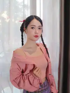 Lâm Vỹ Dạ's Stunning Transformation: Upgraded Beauty and Radiant Aura After 14kg Weight Loss!-6