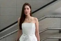 Diem My 9X at 35: Radiant One-Child Mother's Beauty, Elegant Style Captivates All Eyes-1