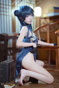 Coser San Wu Ren Xing as Blue Archive's Ryūka Kisaki: Alluring Oriental Charm in Qipao-0