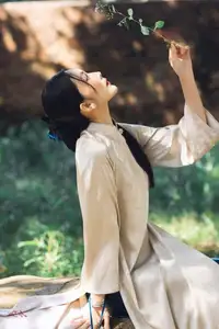 Helly Tống Evokes Nostalgia: Modernized Ao Dai Beauty and Vietnamese Grace Amidst Nature-6