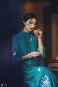 Helly Tống Evokes Nostalgia: Modernized Ao Dai Beauty and Vietnamese Grace Amidst Nature-2