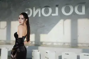 Huyen Lizzie Stuns with Alluring Slender Back and Elegant Fashion Style-12