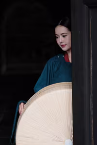 Vietnamese Beauty: Alluring Traditional Charm Through Her Modern Gaze 1000021045-1