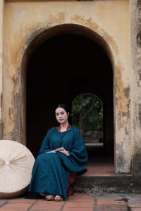 Vietnamese Beauty: Alluring Traditional Charm Through Her Modern Gaze 1000021045-3