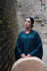 Vietnamese Beauty: Alluring Traditional Charm Through Her Modern Gaze 1000021045-4