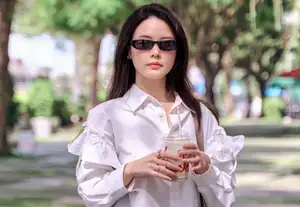 Midu's Ageless Charm: White Shirt Style Makes Her Look Like a Schoolgirl at 35-1