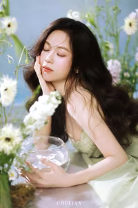 VGU No.91: Discover the Ethereal Beauty of a Dreamy Muse Amidst Pure Blossoms – An Emotional Portrait-2