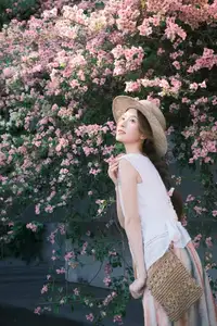 VGU No.174: Youthful Charm of a Girl in a Straw Hat Amidst Blooming Pink Flowers Under Summer Sun-3
