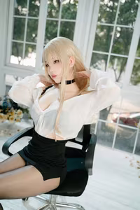 Coser Qi Qi Na Na Zi: Alluring 'Resentment Office' Cosplay - Image 0023-3