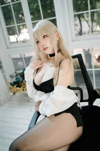 Coser Qi Qi Na Na Zi: Alluring 'Resentment Office' Cosplay - Image 0023-7