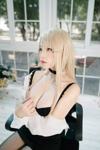 Coser Qi Qi Na Na Zi: Alluring 'Resentment Office' Cosplay - Image 0023-6