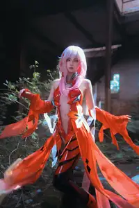 Coser Transforms into Inori Yuzuriha: A Captivating Guilty Crown Vision-6