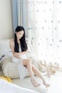 BoBoSocks Chinese Model No.551: Elegant Charm in Light Dress and High Heels-13