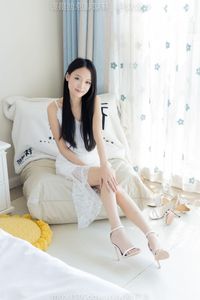 BoBoSocks Chinese Model No.551: Elegant Charm in Light Dress and High Heels-11