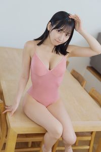 Discover Tomi's Sweet Charm: An Alluring Glimpse of Grace and Beauty-4