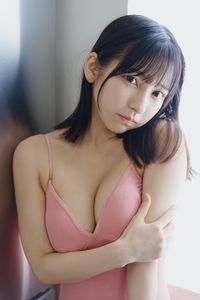 Discover Tomi's Sweet Charm: An Alluring Glimpse of Grace and Beauty-13