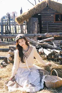 YiTuYu Vol.8531: A captivating glimpse of chickkii's sweet beauty and timeless vintage style-10