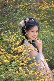 Coser Nnian as Begonia Fairy: Ethereal Beauty in a Fairytale Garden-28