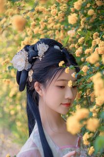 Coser Nnian as Begonia Fairy: Ethereal Beauty in a Fairytale Garden-31
