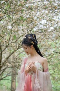 Coser Nnian as Begonia Fairy: Ethereal Beauty in a Fairytale Garden-9