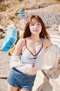 Discover the radiant beauty of Satona Natsuki in Otonatchan Vol.2 at the sun-drenched beach!-12