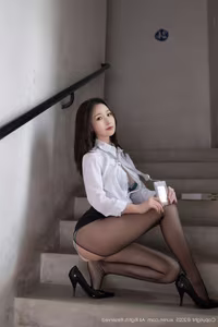 XiuRen No.10337: Xing Ya Da's Seductive Elegance in Office Style-11