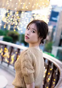 JP Chiyori Nakanishi's Radiant Charm in "Chiyori Biyori" 1st Photobook Part01: Captivating Urban Moments-15