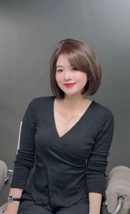 Beautiful Girl: Youthful Short Layered Hair & Dynamic Style - Beautiful Girl Photo-13