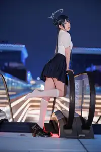 Coser Feng Jiang Jiang V as Hisaki JK: Captivating Youthful Charm in the City-15