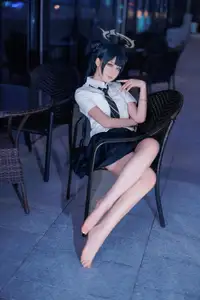 Coser Feng Jiang Jiang V as Hisaki JK: Captivating Youthful Charm in the City-17