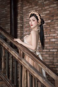 Graceful Beauty of a Vietnamese Girl in Traditional Ao Yem Attire-6