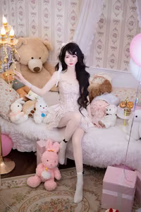 Stunning 'Promax Fox' Transformation: Phan Hoang Thien Thy's Captivating Ahri Cosplay.-1